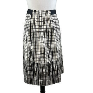 Worthington Skirt size 10 Ivory Black Plaid Pleated Knee A Line Stretch Modest